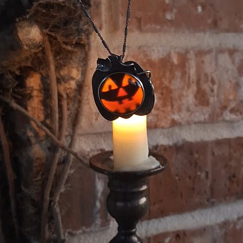 Great Pumpkin Pendant: Traditional Grin