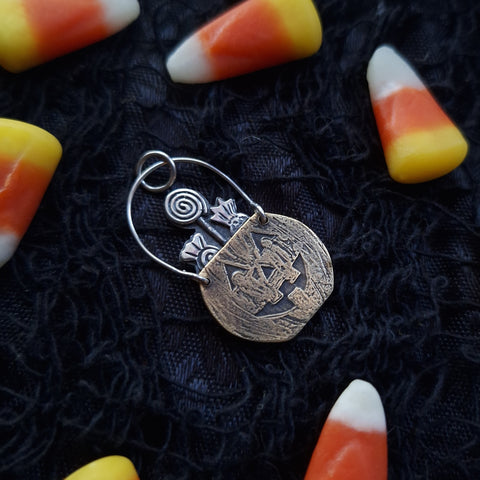 Pumpkin Bucket Pendant: Traditional Grin