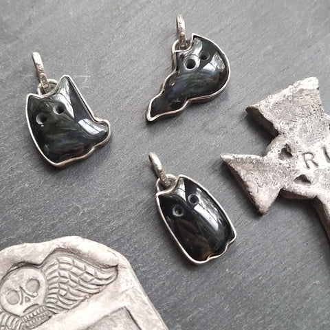 Skelekitty Ghost Kitty Pendants: Blue Velvet Obsidian