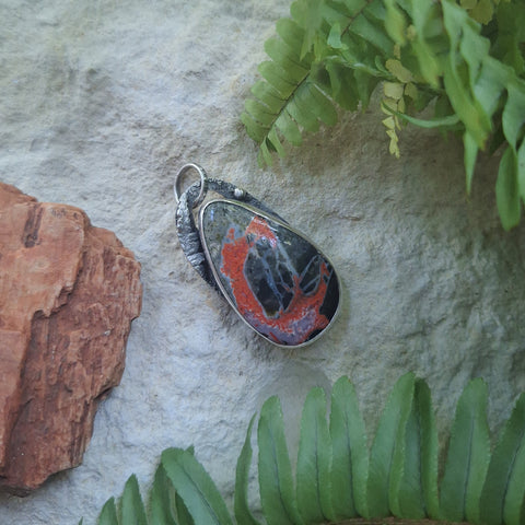 Imprints of the Past Pendant: Velociraptor