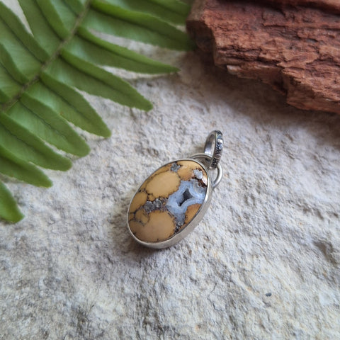Dino Egg Pendant: Oviraptorid