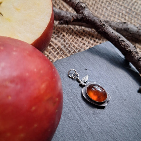 Apple Pendant: Smooth
